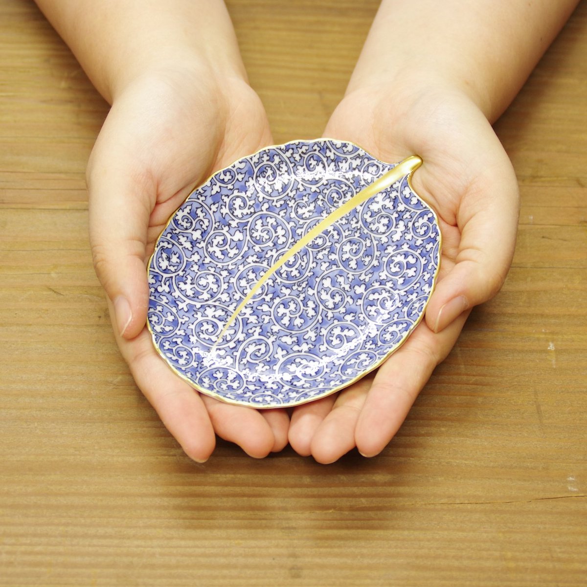 有田焼 蛸唐草 木の葉型銘々皿(大) 13.5cm ARITA PORCELAIN LAB Studio1156