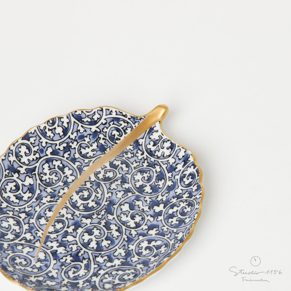 有田焼 蛸唐草 木の葉型銘々皿(小) 11cm ARITA PORCELAIN LAB Studio1156