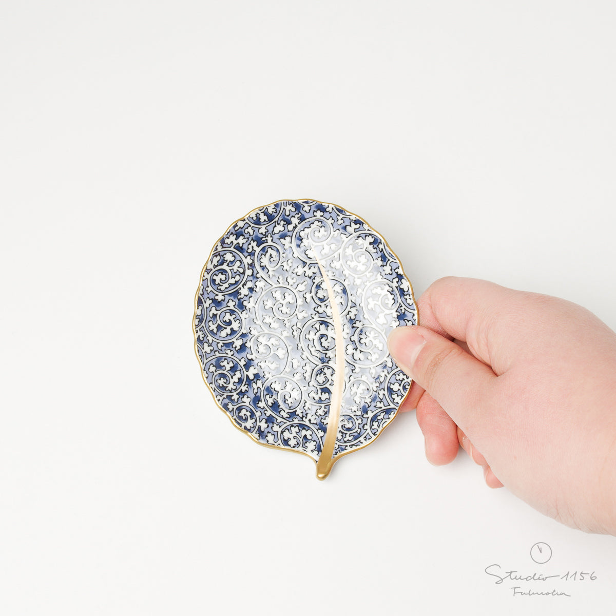 有田焼 蛸唐草 木の葉型銘々皿(小) 11cm ARITA PORCELAIN LAB Studio1156