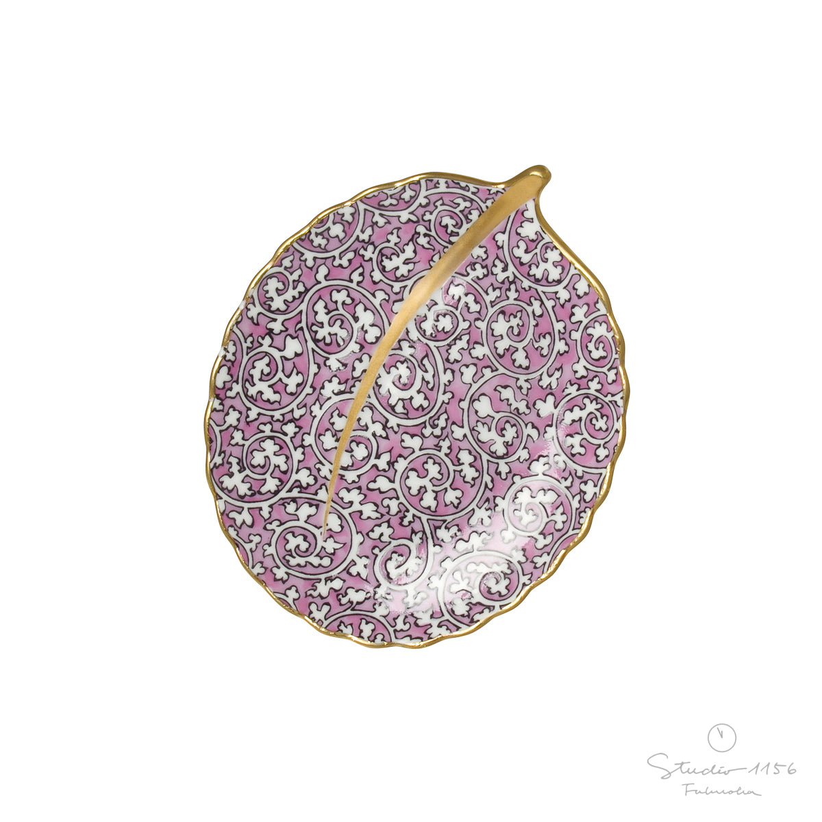 有田焼 蛸唐草 木の葉型銘々皿(小) 11cm 赤紫 ARITA PORCELAIN LAB Studio1156