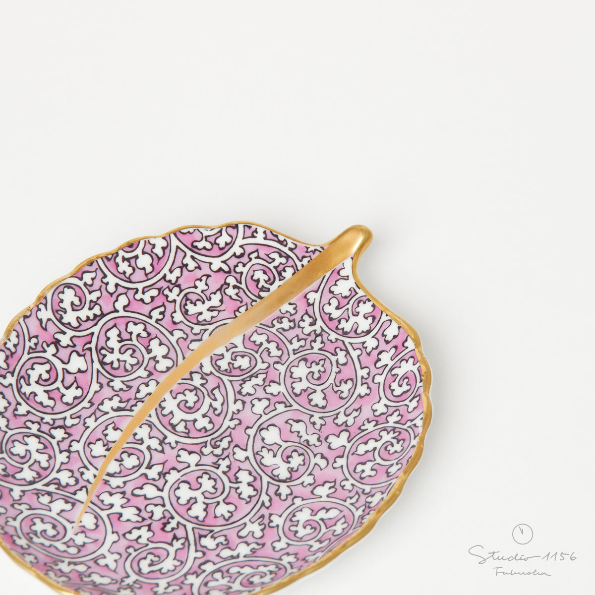 有田焼 蛸唐草 木の葉型銘々皿(小) 11cm ARITA PORCELAIN LAB Studio1156