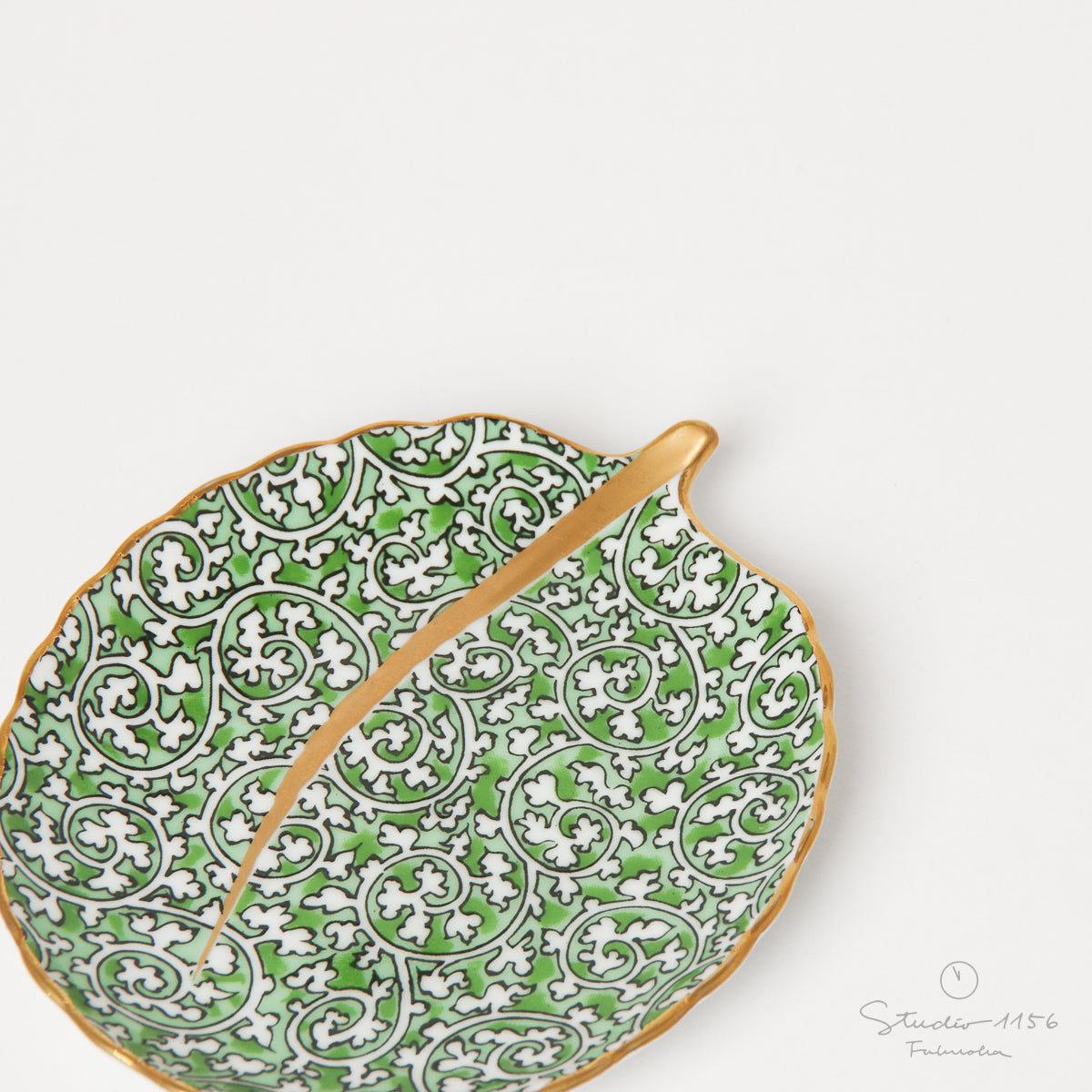 有田焼 蛸唐草 木の葉型銘々皿(小) 11cm ARITA PORCELAIN LAB Studio1156