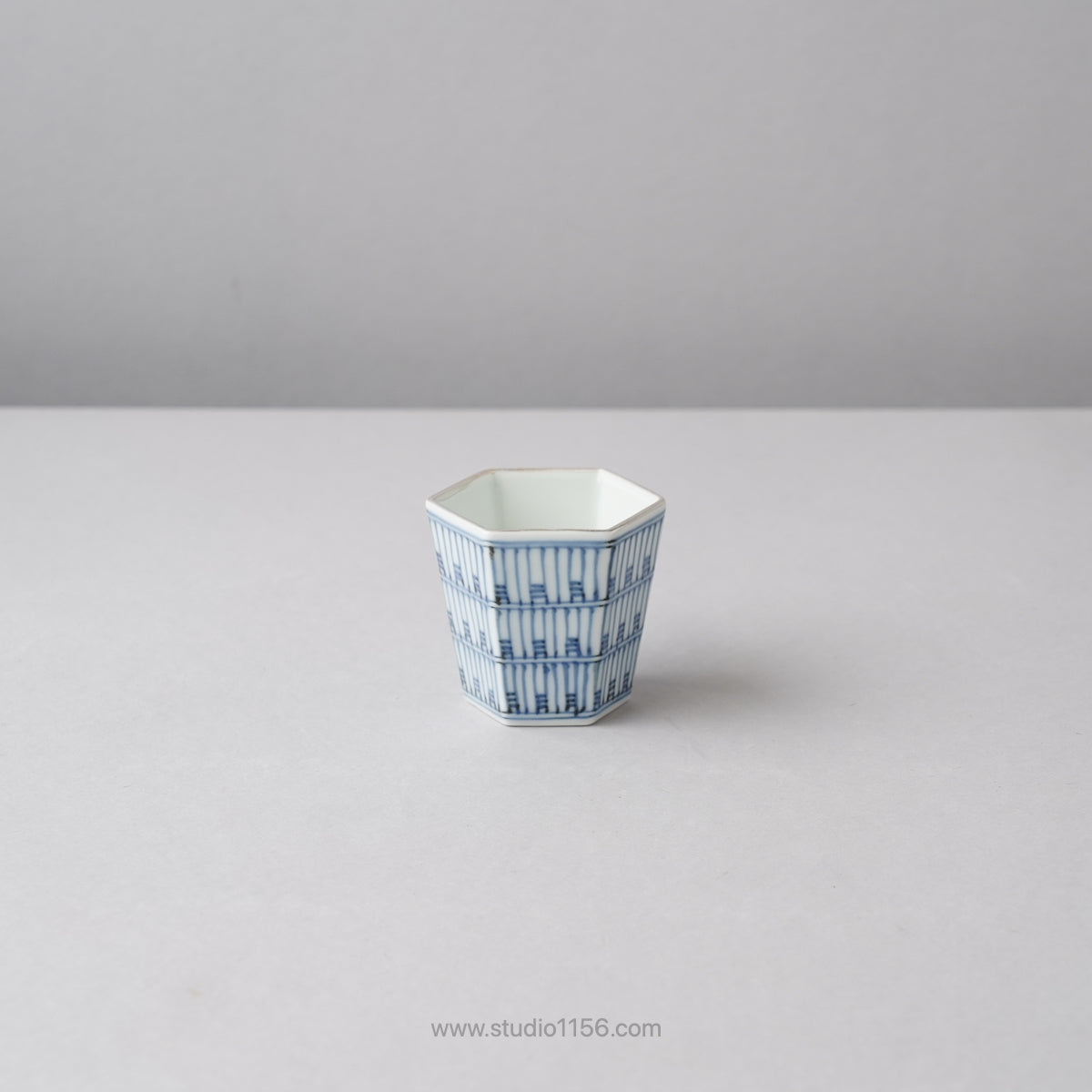 有田焼 銀彩染付 六角酒盃 ぐい呑 60ml 暦紋 Fukuju Studio1156