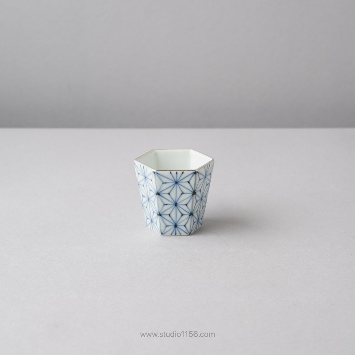 有田焼 銀彩染付 六角酒盃 ぐい呑 60ml 麻の葉 Fukuju Studio1156