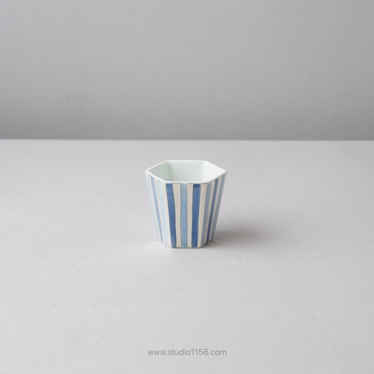 有田焼 銀彩染付 六角酒盃 ぐい呑 60ml 十草 Fukuju Studio1156