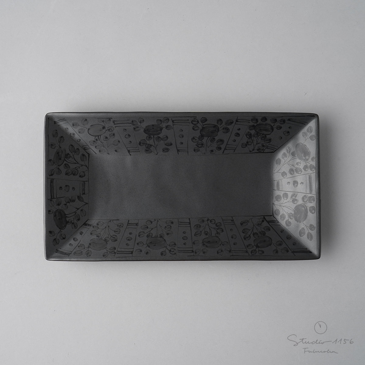 有田焼 黒マット 七寸長角皿 22.5cm 墨絵芙蓉手 Fukuju Studio1156