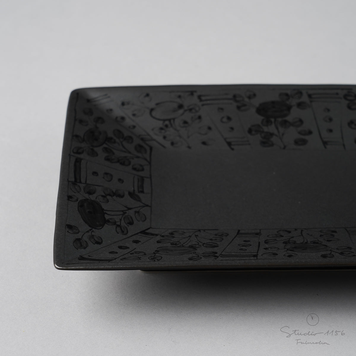 有田焼 黒マット 七寸長角皿 22.5cm Fukuju Studio1156