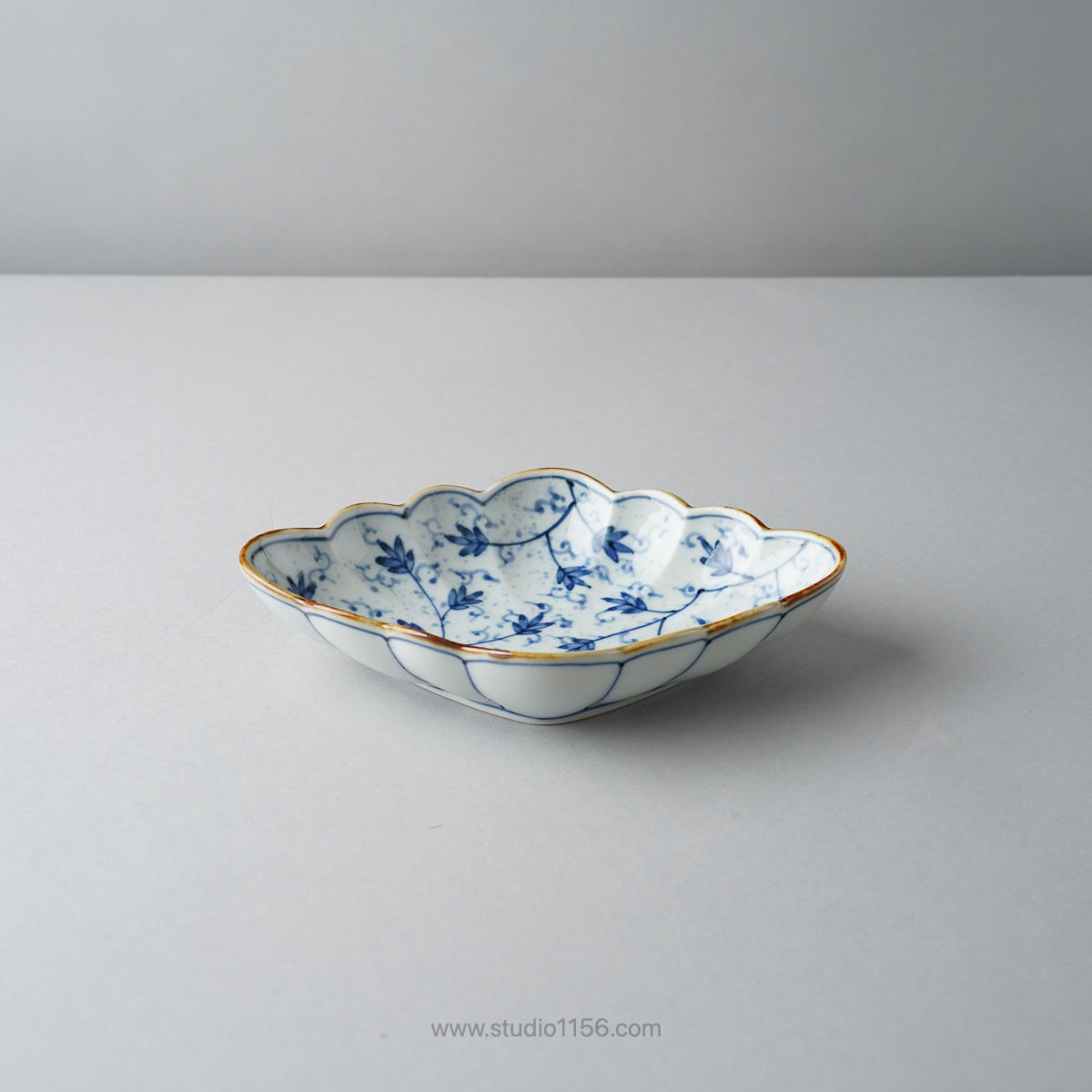 有田焼 染付 菊菱型向付 中鉢 18cm 花唐草 Fukusen Studio1156