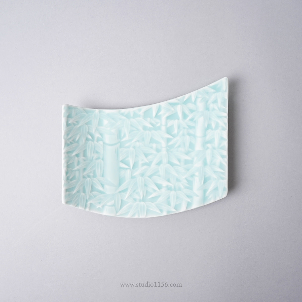 伊万里焼 モイスト 笹竹彫り変形皿 16.5cm Hataman Studio1156