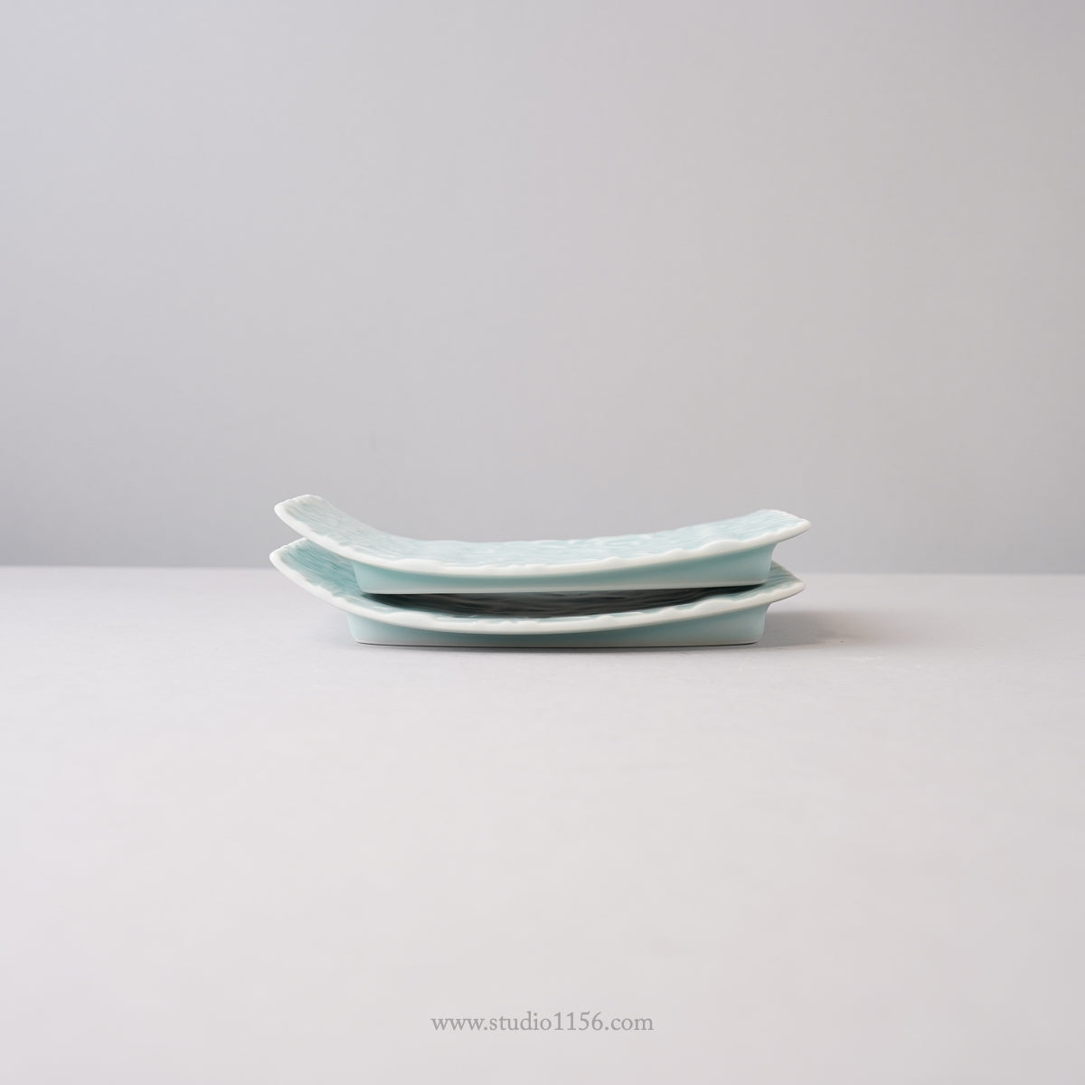 伊万里焼 モイスト 笹竹彫り変形皿 16.5cm Hataman Studio1156