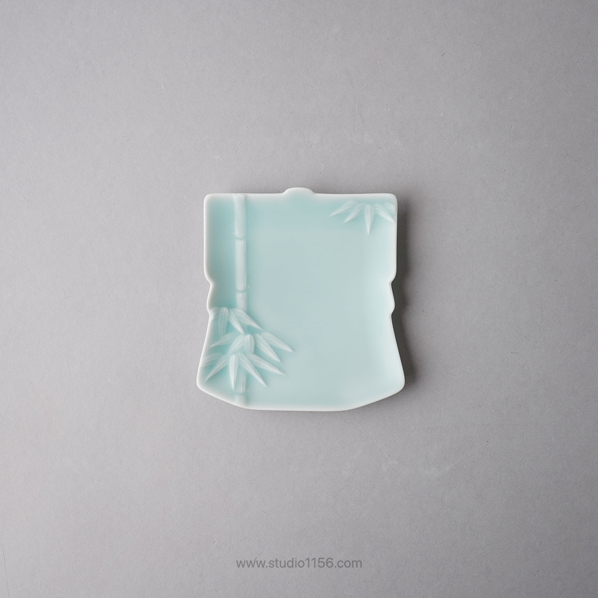 伊万里焼 モイスト 笹彫着物小皿 10cm Hataman Studio1156