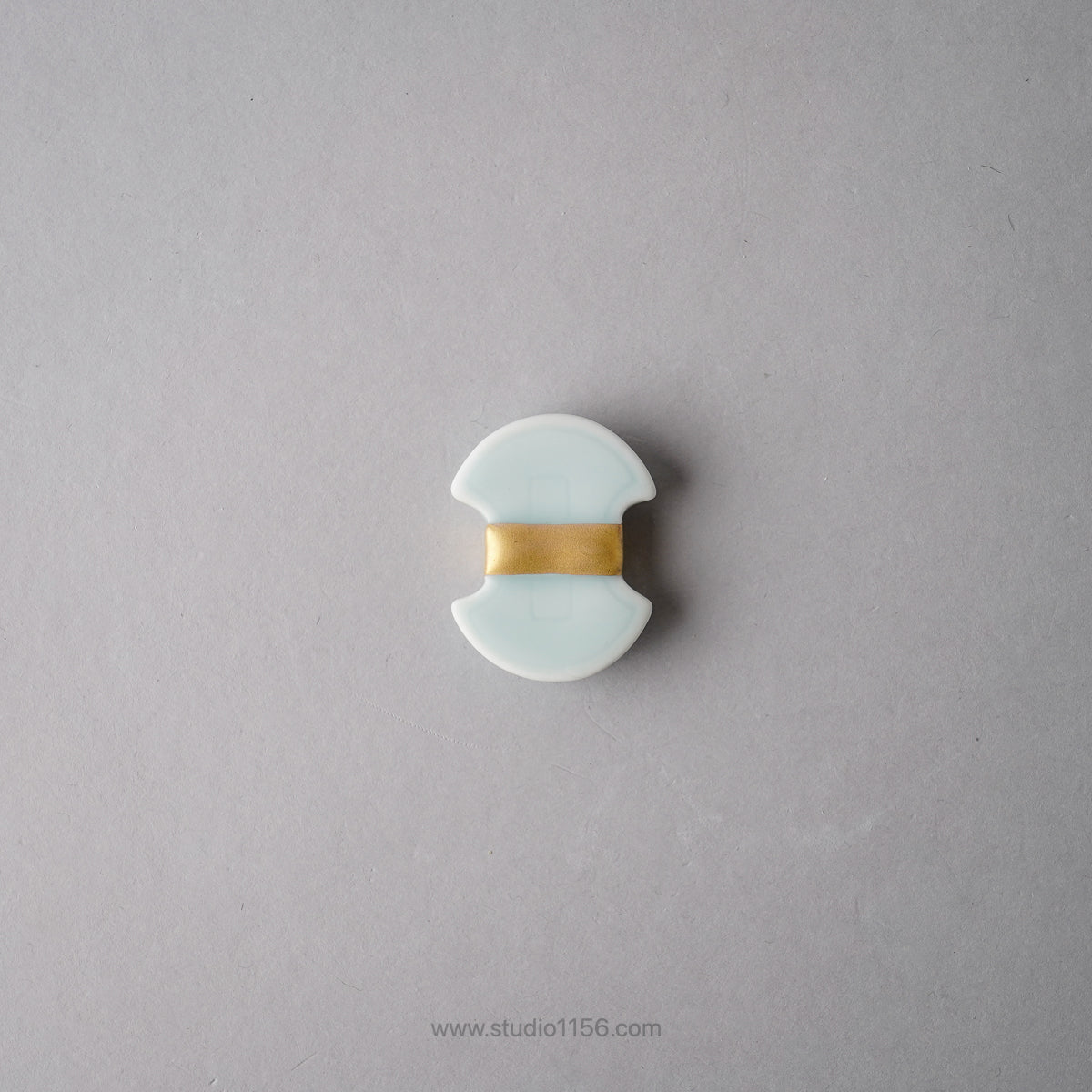 伊万里焼 モイスト 金彩 宝尽くし箸置 3.5cm 分銅紋 Hataman Studio1156