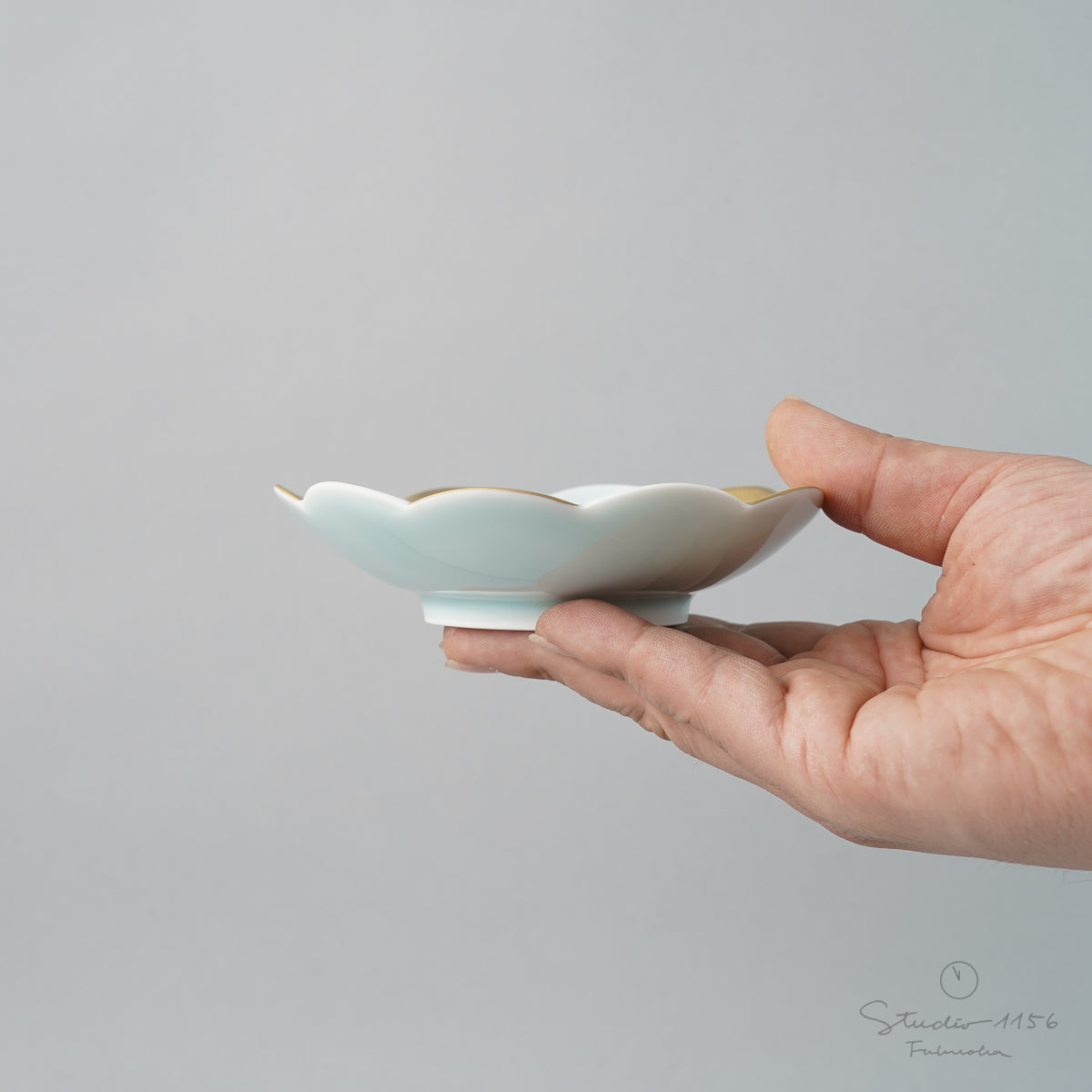 伊万里焼 モイスト 金彩 梅型 小皿 12cm Hataman Studio1156