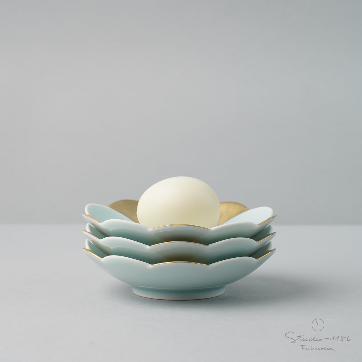 伊万里焼 モイスト 金彩 梅型 小皿 12cm Hataman Studio1156