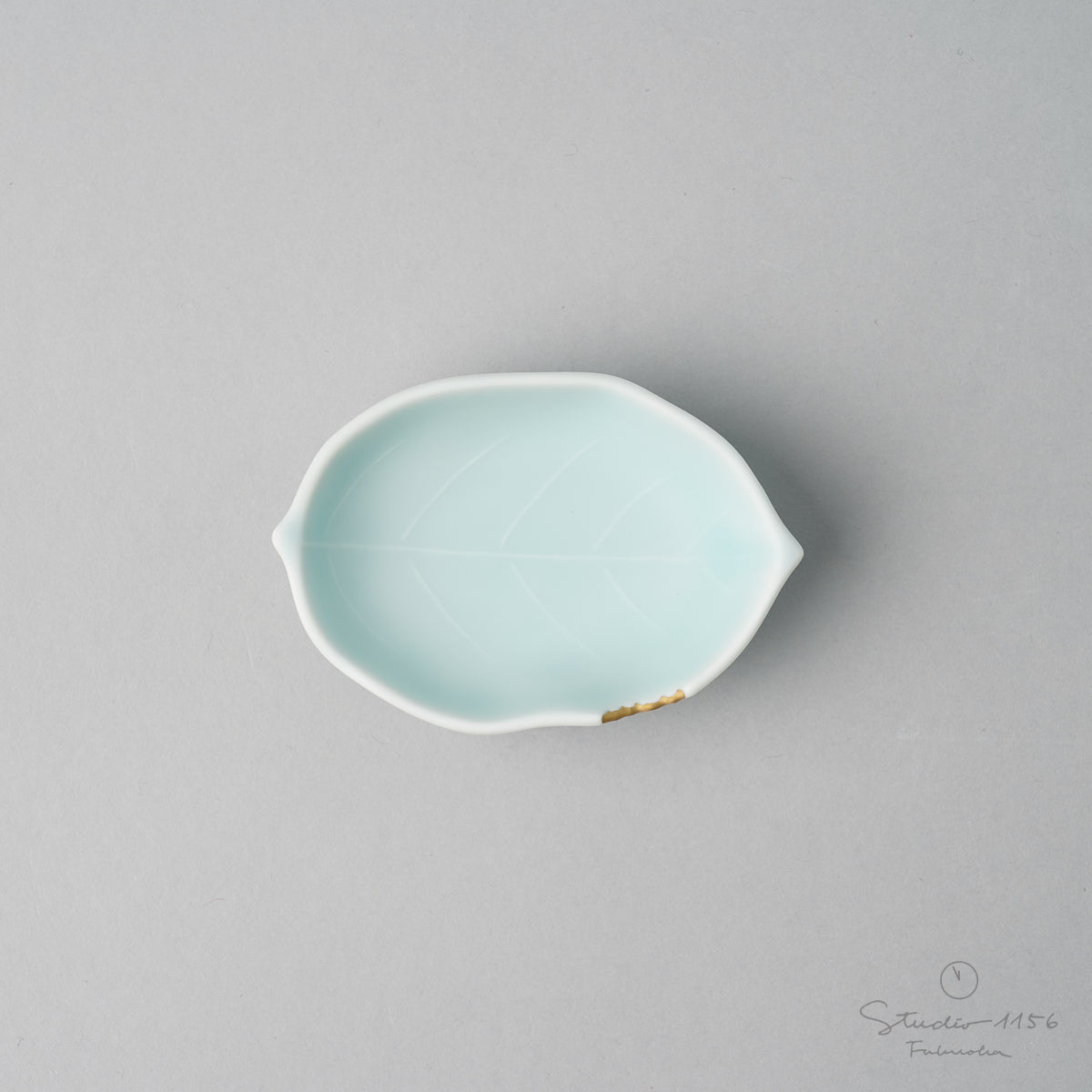 伊万里焼 モイスト 金彩 木の葉型 小皿 8.5cm Hataman Studio1156
