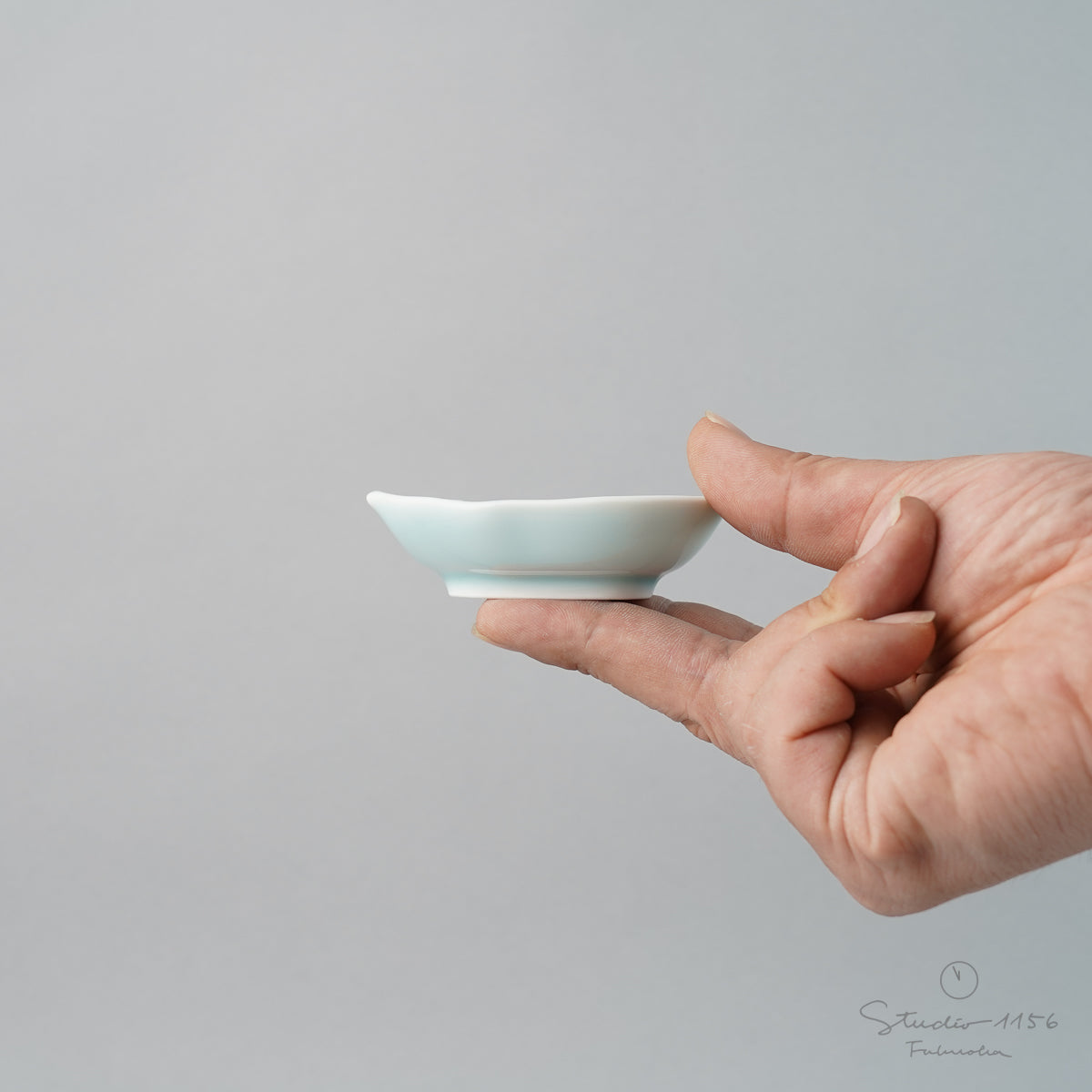 伊万里焼 モイスト 金彩 木の葉型 小皿 8.5cm Hataman Studio1156