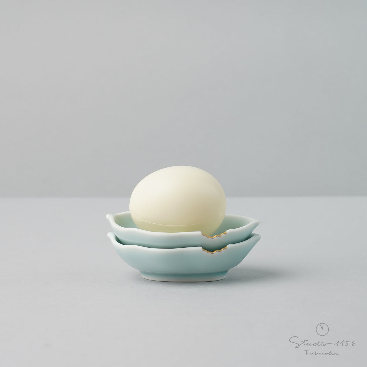 伊万里焼 モイスト 金彩 木の葉型 小皿 8.5cm Hataman Studio1156