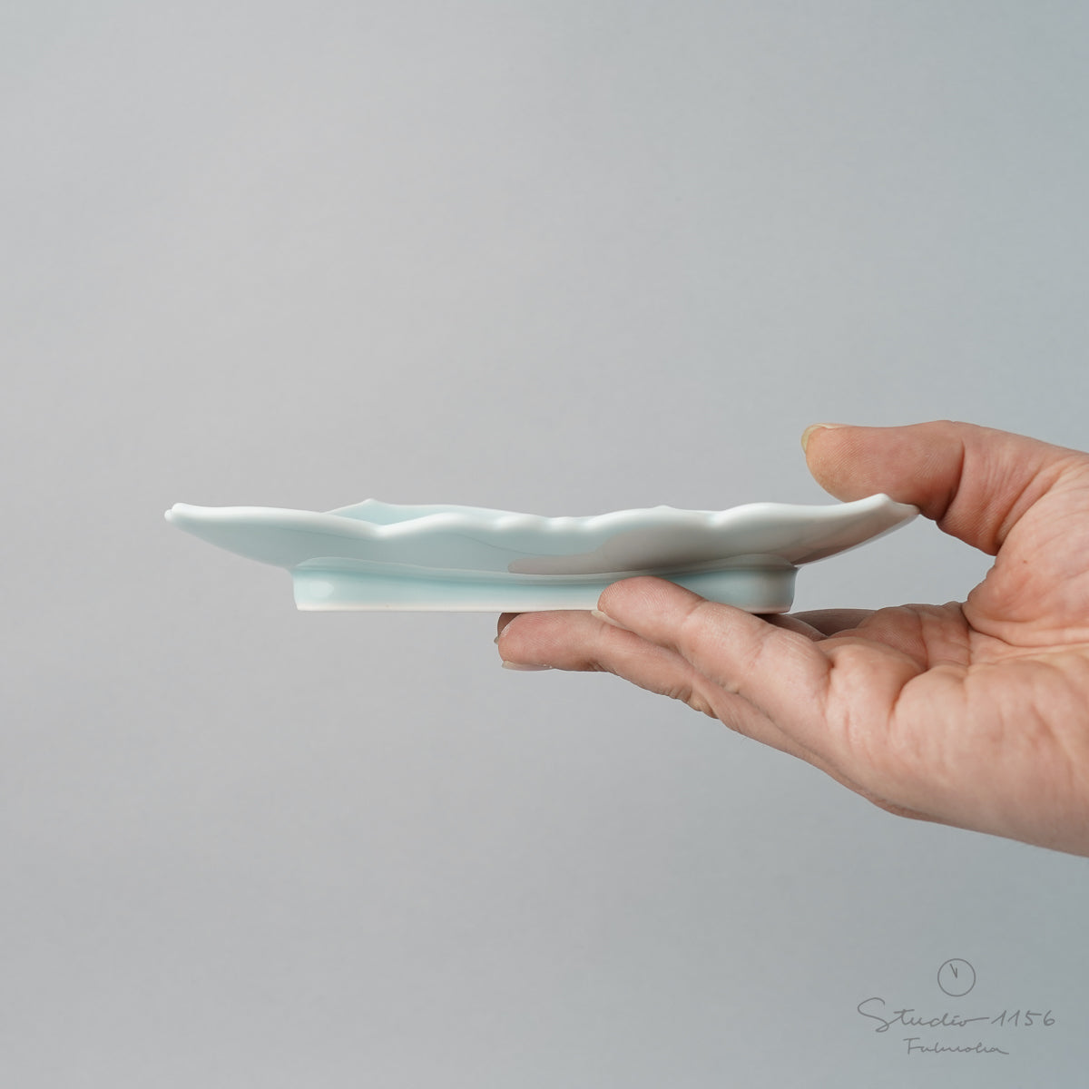 伊万里焼 モイスト 金彩 柿型 小皿 17.5cm Hataman Studio1156