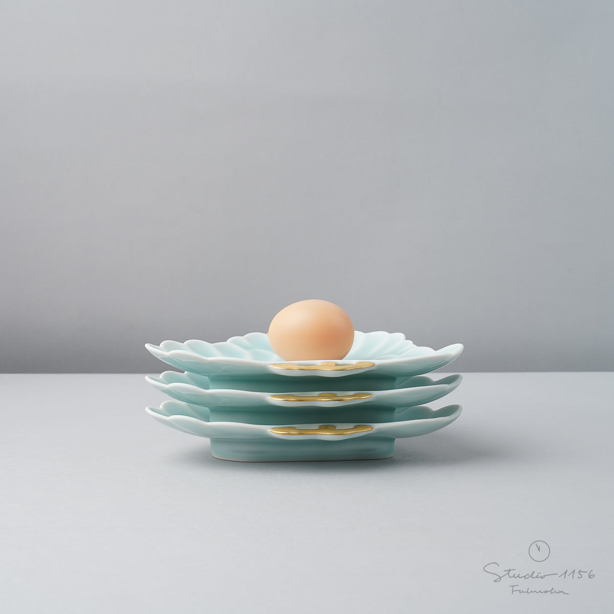 伊万里焼 モイスト 金彩 三階松皿 19.5cm Hataman Studio1156