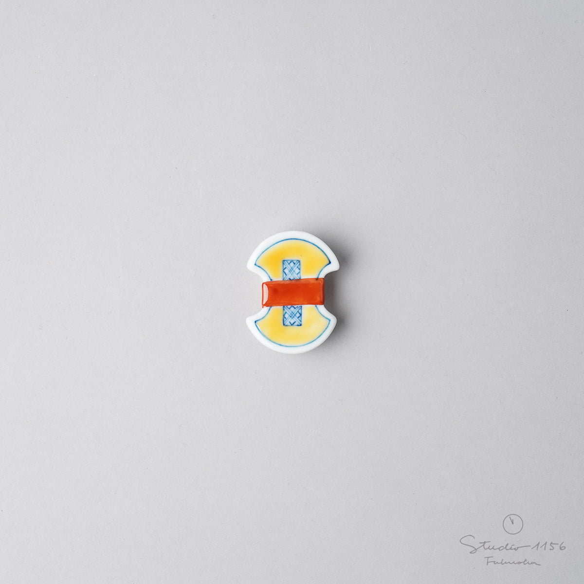 伊万里焼 色絵 宝尽くし箸置 3.5cm 分銅紋 Hataman Studio1156