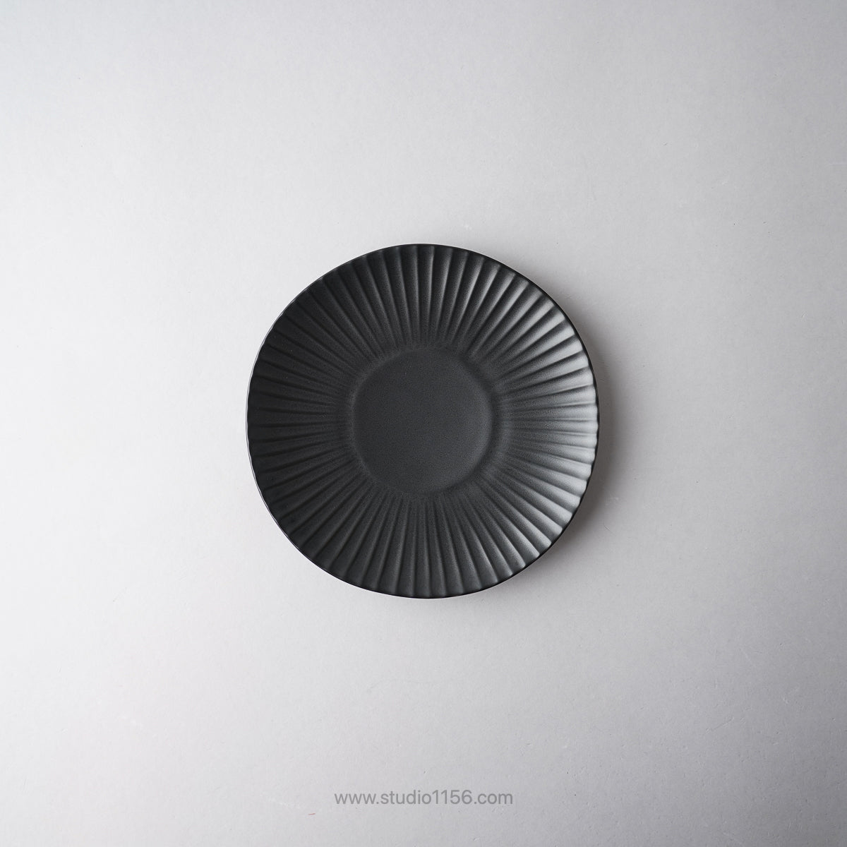 波佐見焼 Shinogi しのぎプレート(M) 18cm 黒マット Ichiryu Studio1156