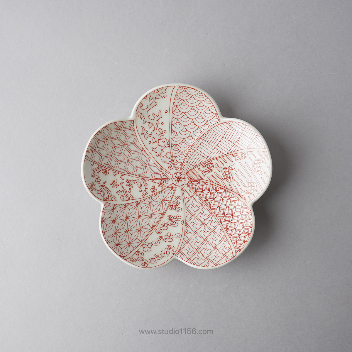 有田焼 梅形銘々皿 15cm 銀彩祥瑞捻 Kouraku Studio1156