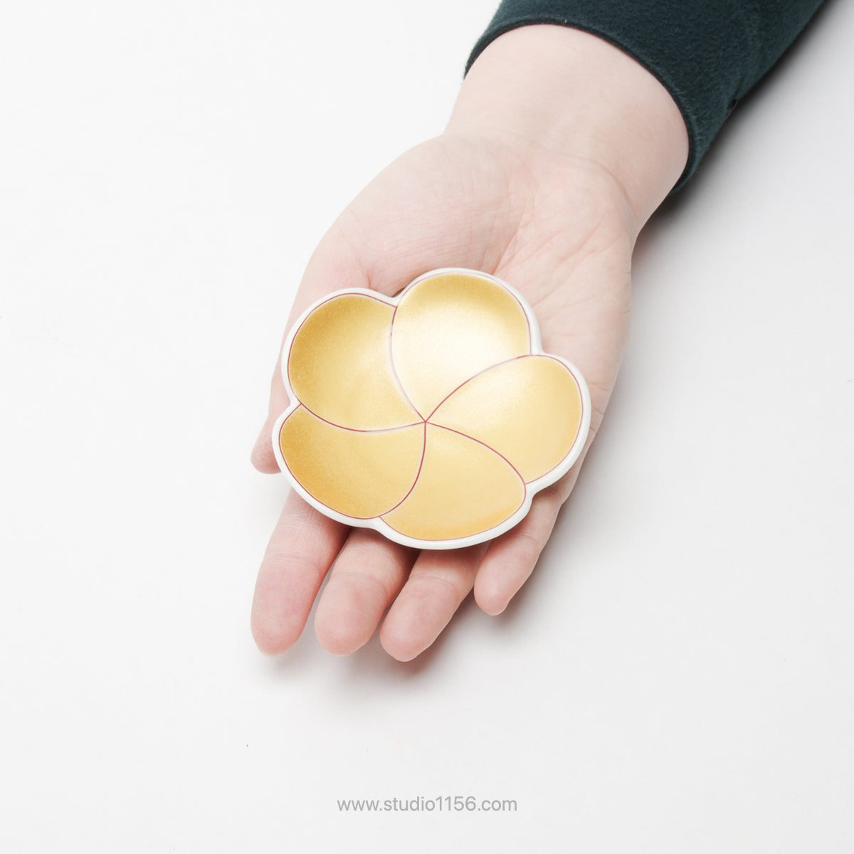 有田焼 梅形小皿 9cm 金彩捻 Kouraku Studio1156