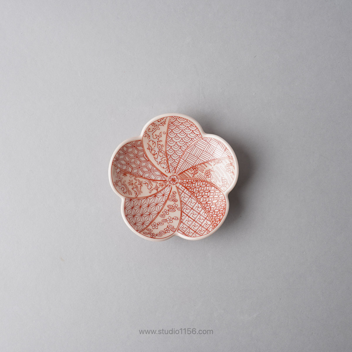 有田焼 梅形小皿 9cm 銀彩祥瑞捻(桜色) Kouraku Studio1156