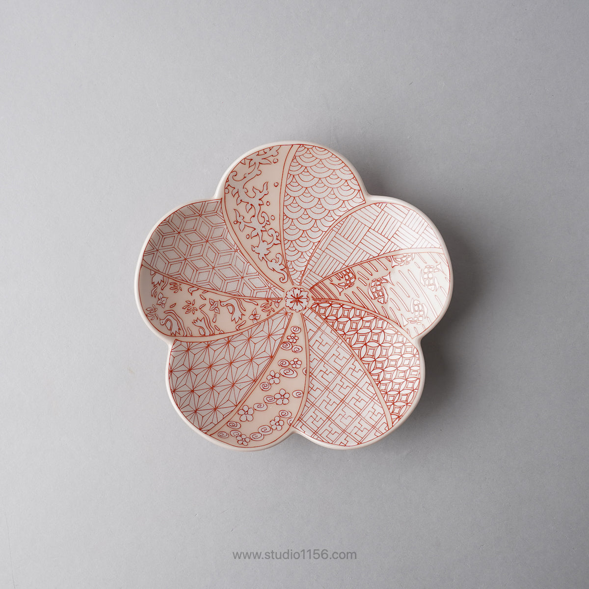 有田焼 梅形銘々皿 15cm 銀彩祥瑞捻(ピンク) Kouraku Studio1156