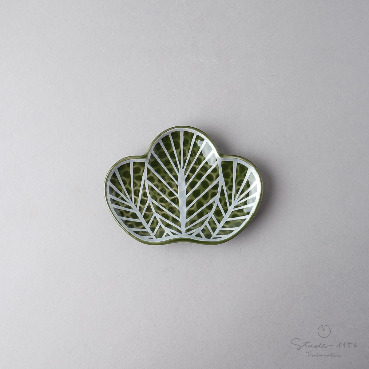 有田焼 松葉型銘々皿 13cm 深緑銀葉脈 Kouraku Studio1156