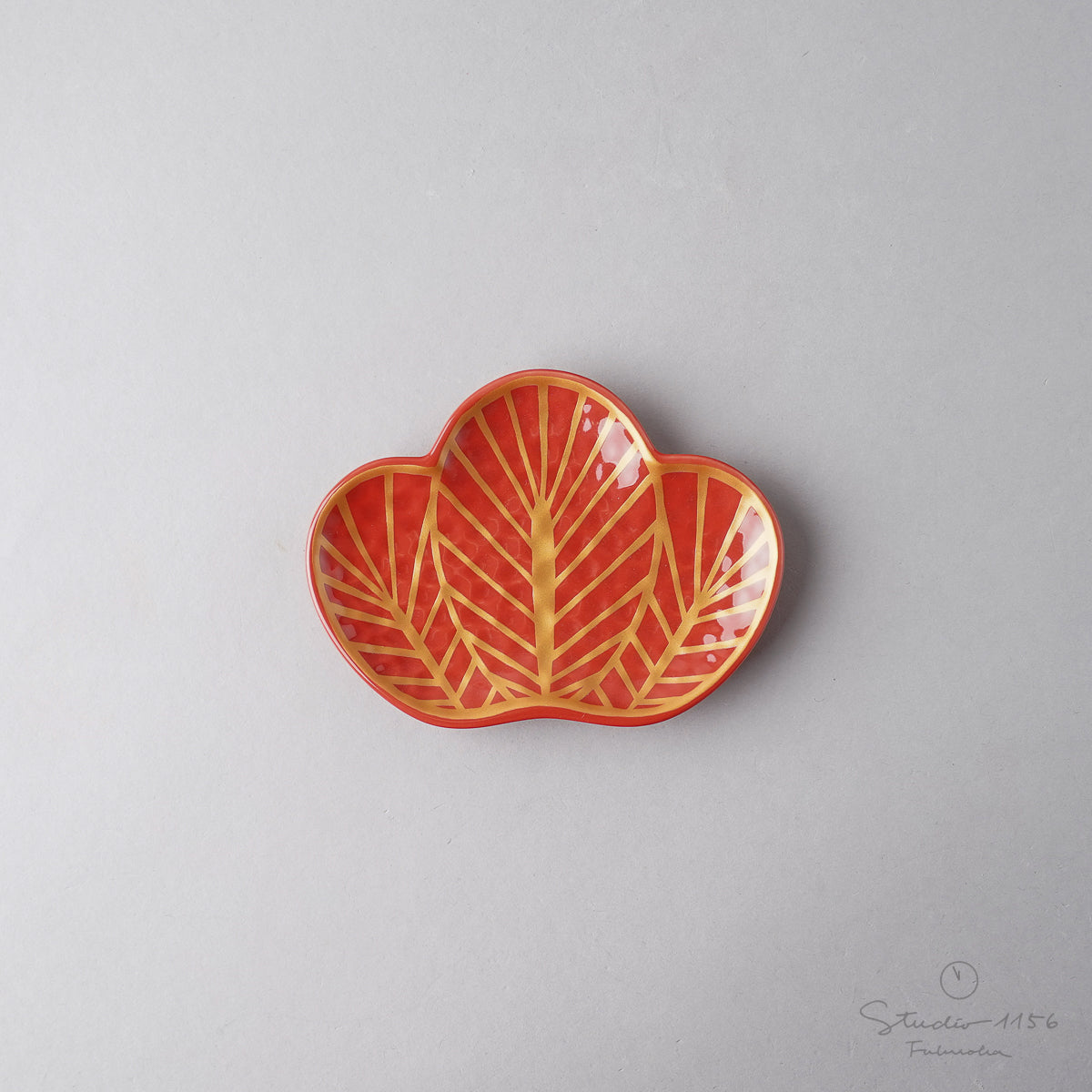 有田焼 松葉型銘々皿 13cm 朱赤金葉脈 Kouraku Studio1156