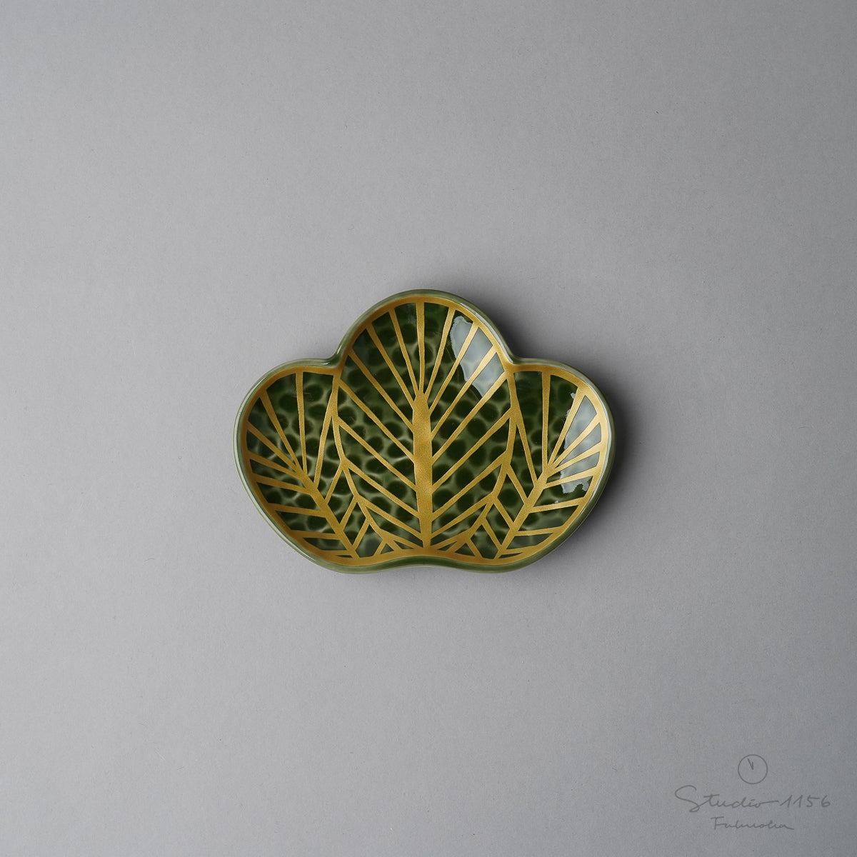 有田焼 松葉型銘々皿 13cm 深緑金葉脈 Kouraku Studio1156