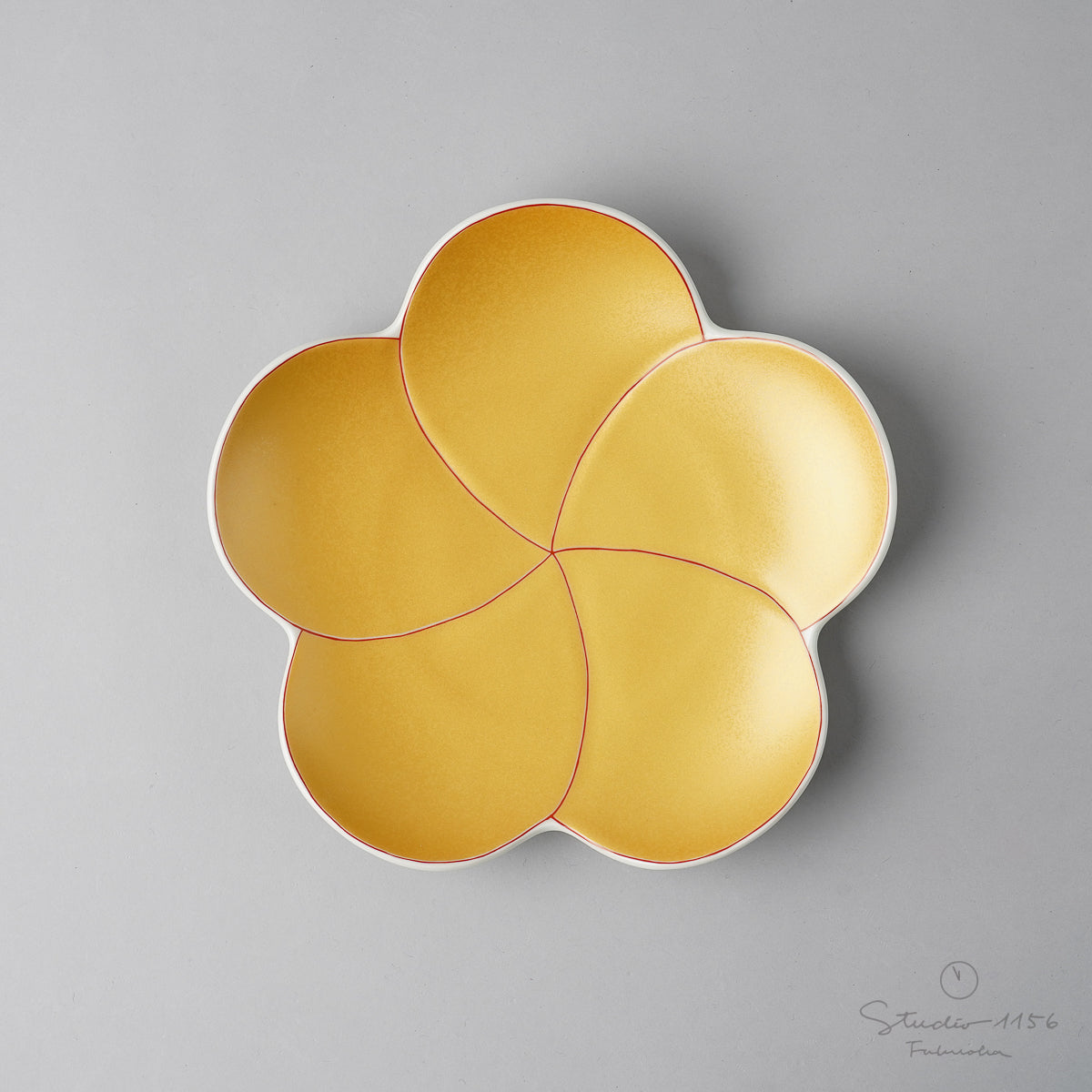 有田焼 捻り梅型七寸盛皿 21cm 金彩捻 Kouraku Studio1156