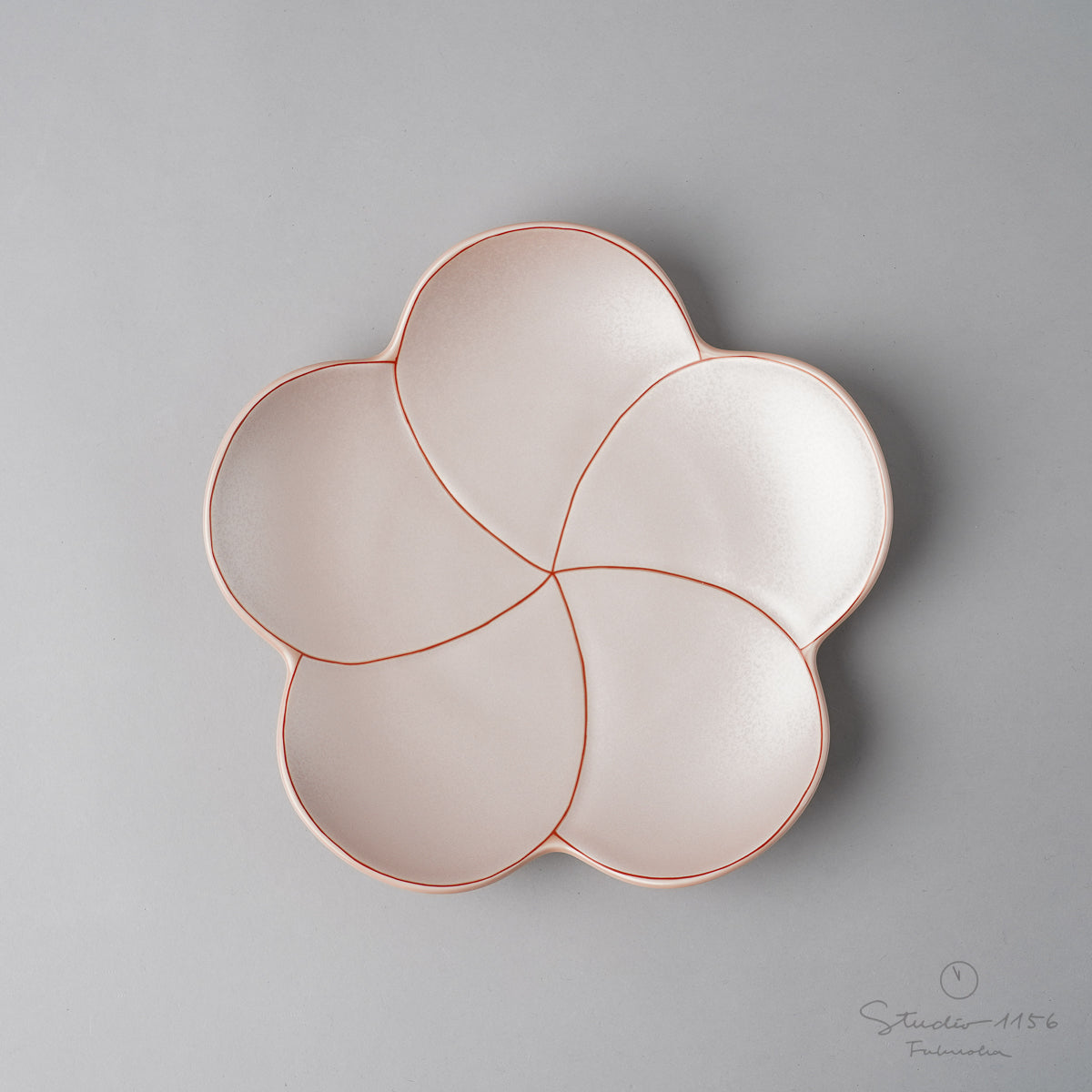 有田焼 捻り梅型七寸盛皿 21cm 銀彩捻(ピンク) Kouraku Studio1156