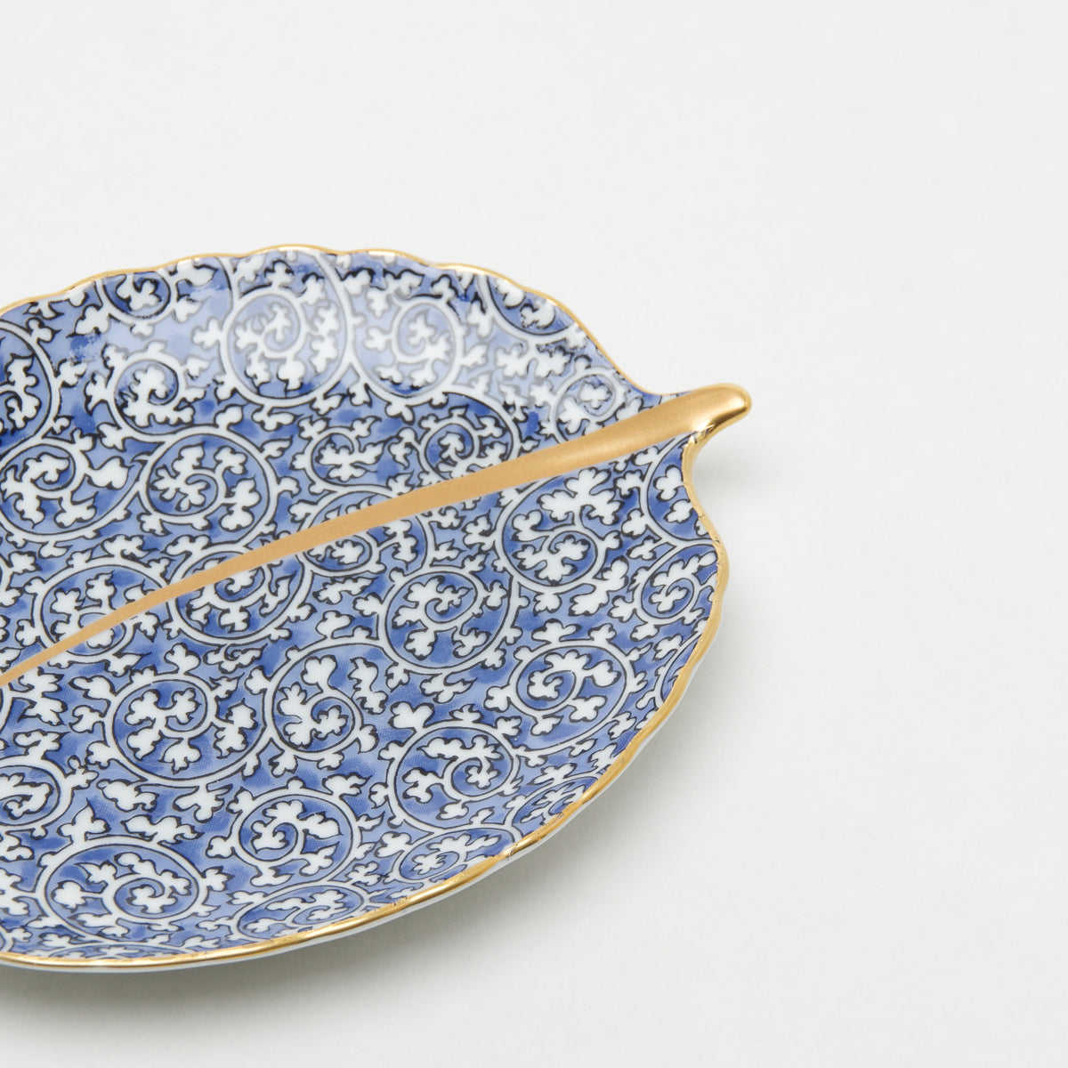 有田焼 蛸唐草 木の葉型銘々皿(大) 13.5cm ARITA PORCELAIN LAB Studio1156