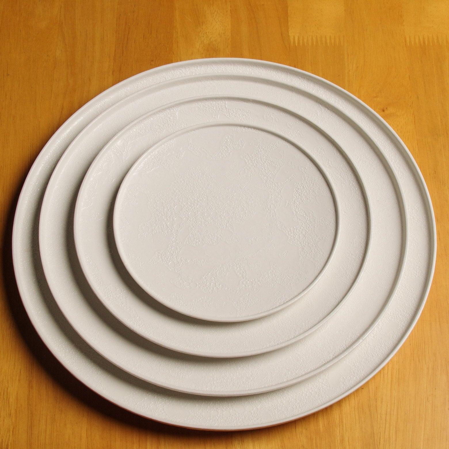 有田焼 frameプレート 26cm (白泡化粧) Kichiemon Studio1156