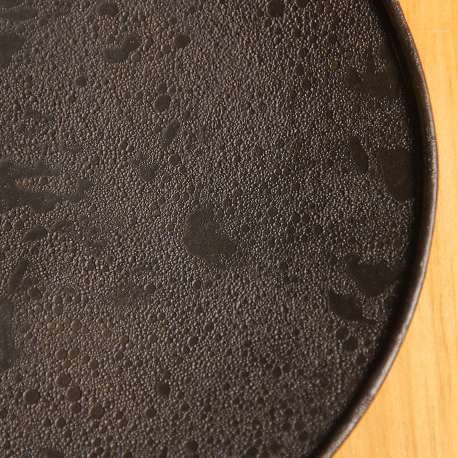 有田焼 frameプレート 26cm (黒泡化粧) Kichiemon Studio1156