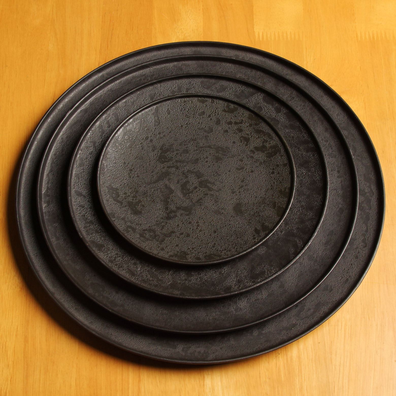 有田焼 frameプレート 26cm (黒泡化粧) Kichiemon Studio1156