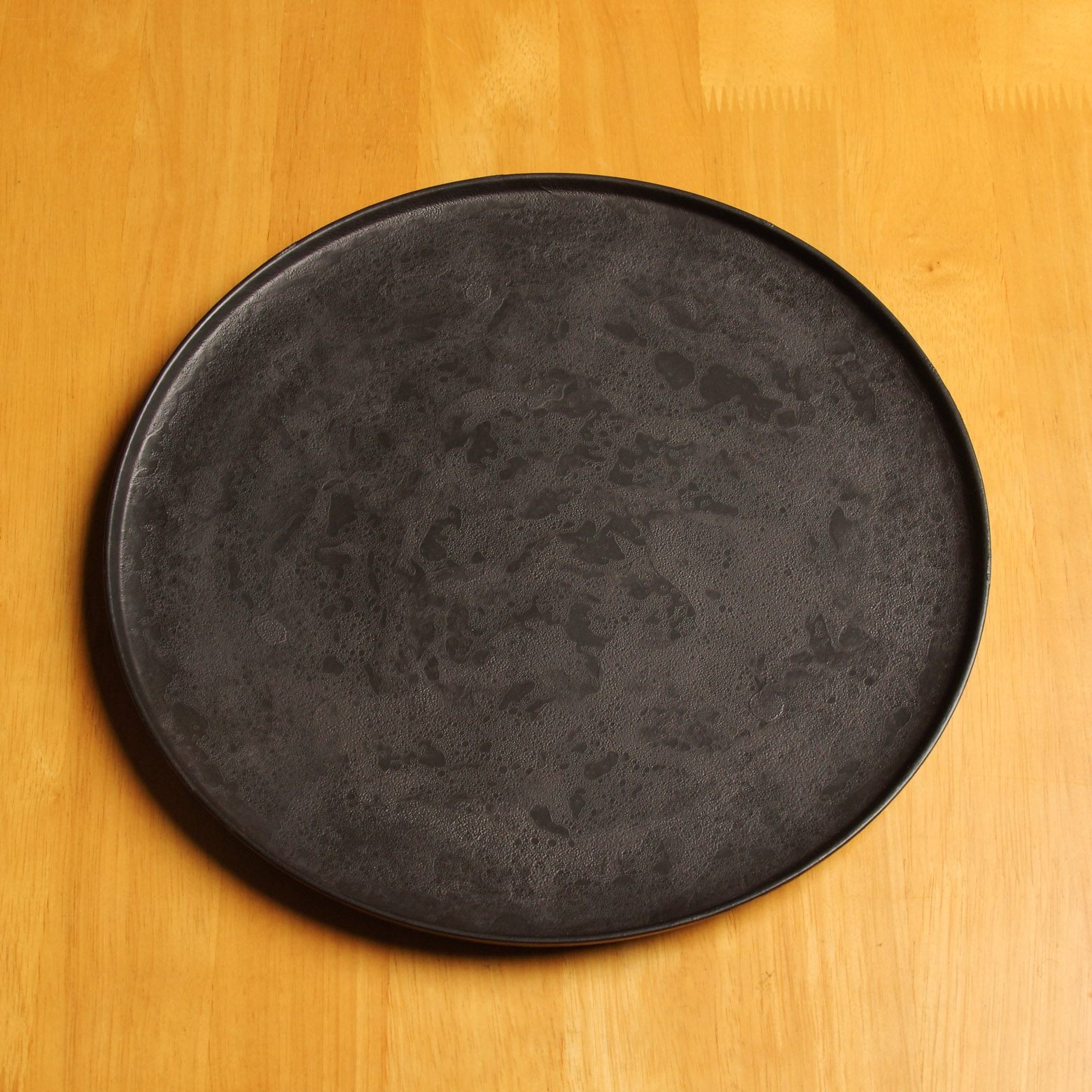 有田焼 frameプレート 26cm (黒泡化粧) Kichiemon Studio1156