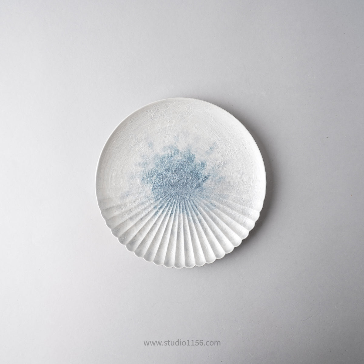 有田焼 片菊割プレート(M) 19cm 筋瑠璃銀叩 Kichiemon Studio1156