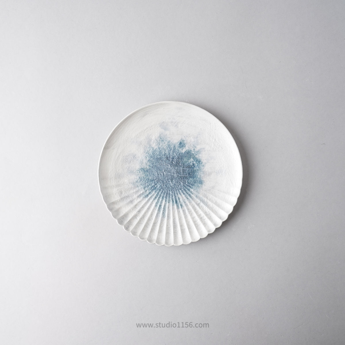 有田焼 片菊割プレート(S) 16.5cm 筋瑠璃銀叩 Kichiemon Studio1156