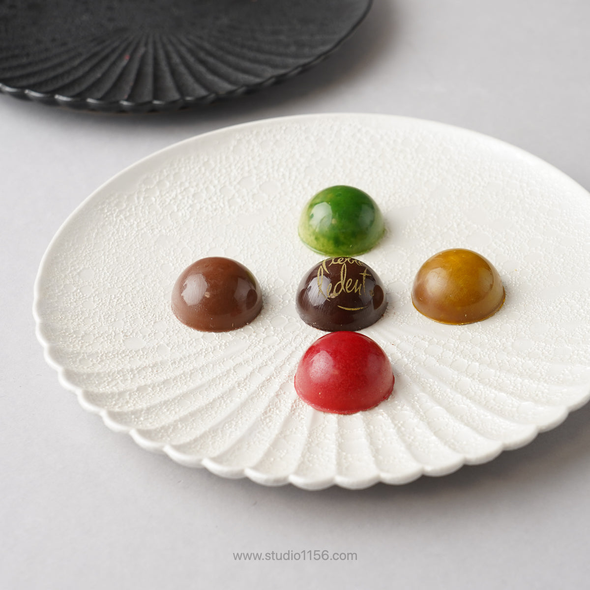 有田焼 片菊割プレート(L) 23cm Kichiemon Studio1156