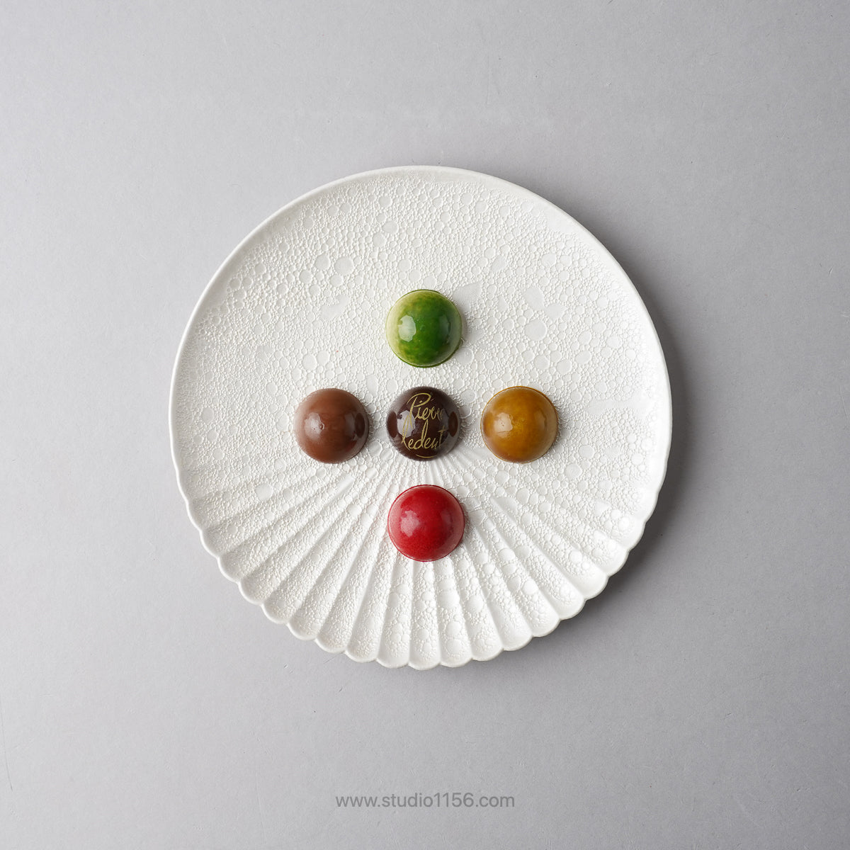 有田焼 片菊割プレート(L) 23cm Kichiemon Studio1156