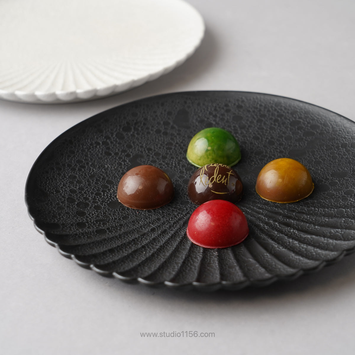 有田焼 片菊割プレート(L) 23cm Kichiemon Studio1156