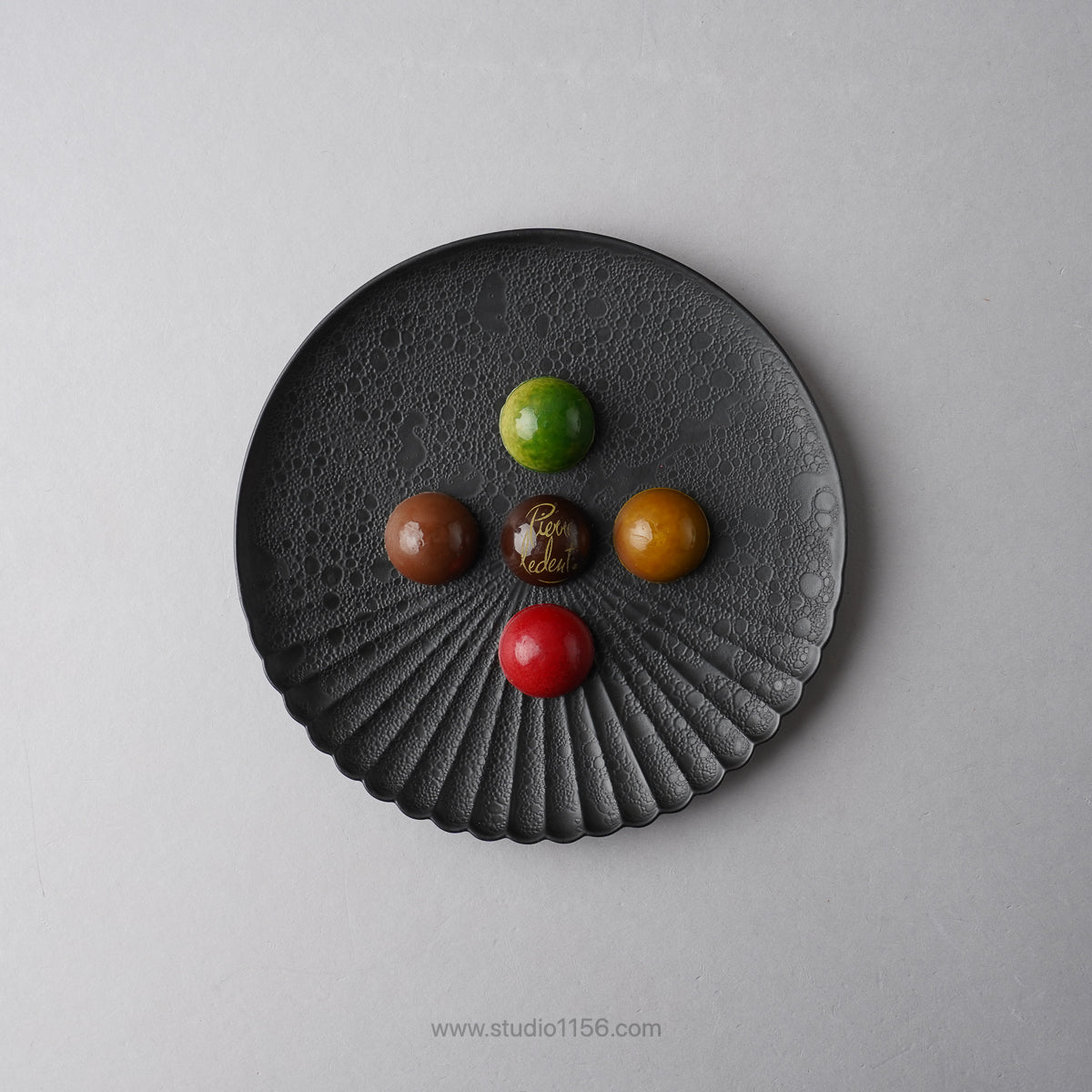 有田焼 片菊割プレート(L) 23cm Kichiemon Studio1156