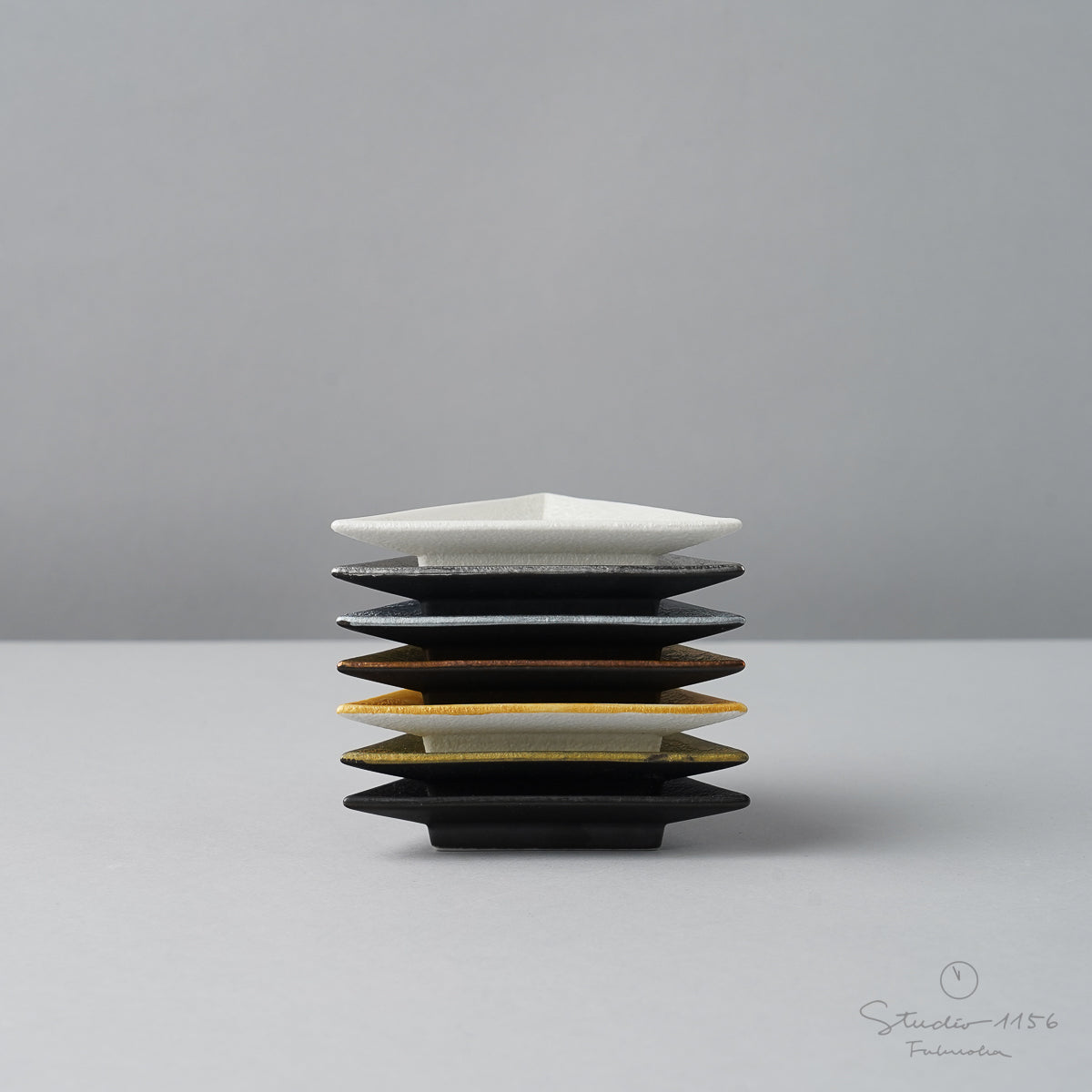 有田焼 三角豆小皿 8.5cm Kichiemon Studio1156