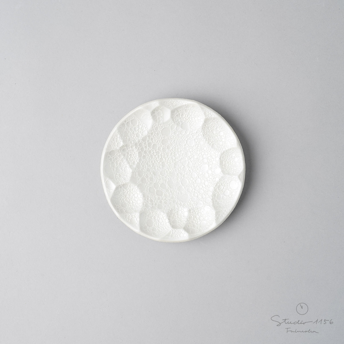 有田焼 丸彫豆小皿 9cm 白泡パール Kichiemon Studio1156