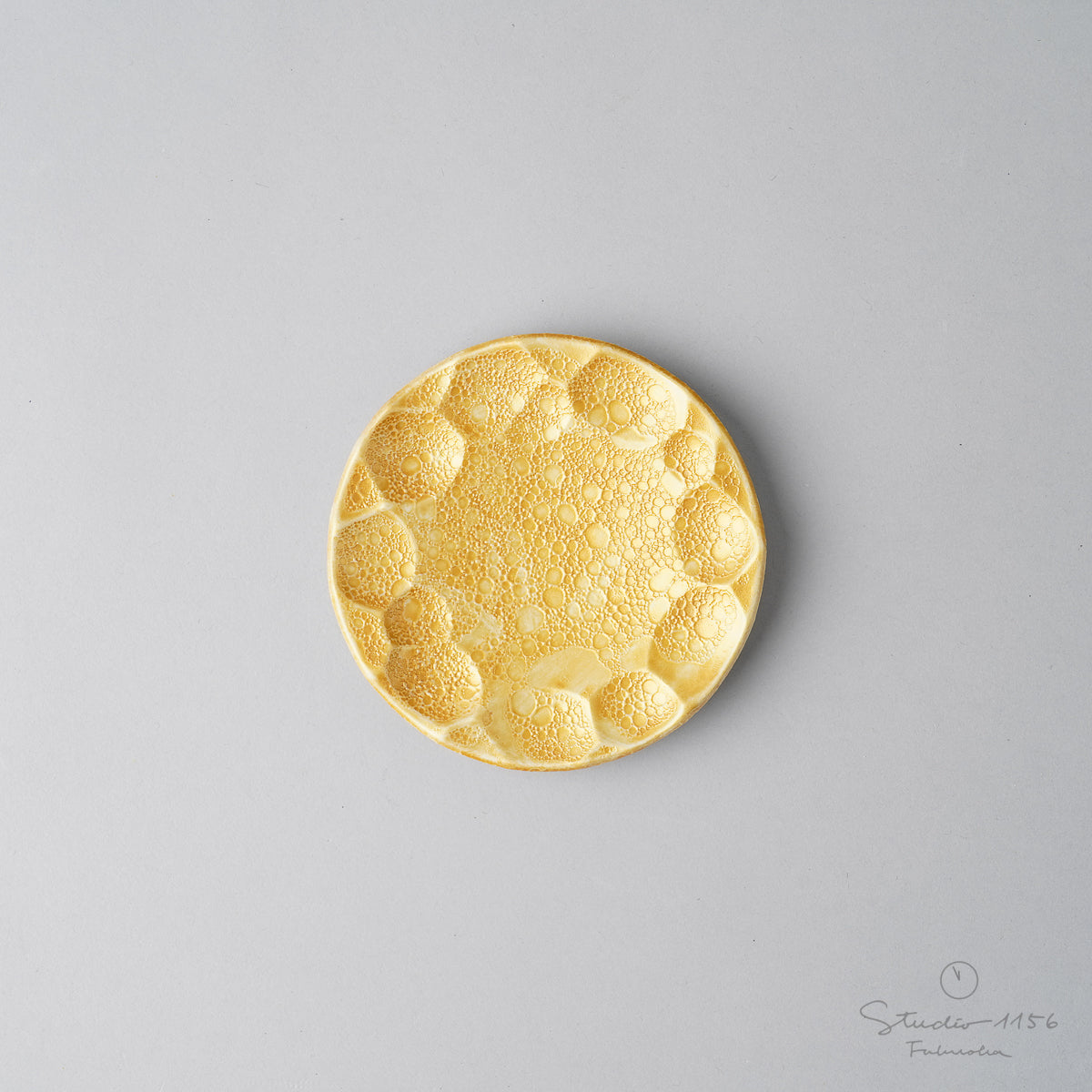 有田焼 丸彫豆小皿 9cm 白泡雲金 Kichiemon Studio1156