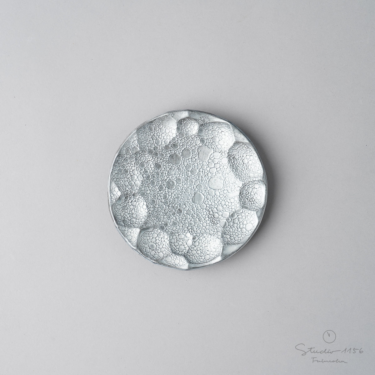 有田焼 丸彫豆小皿 9cm 黒泡雲銀 Kichiemon Studio1156