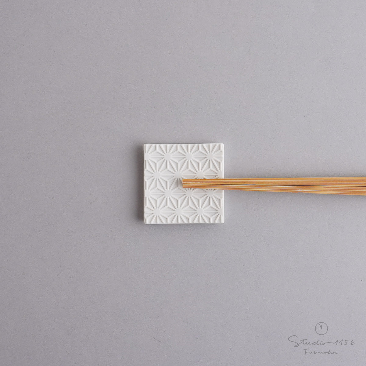 有田焼 吉祥文様彫 箸置き 唐焼 4cm 麻の葉 Kajiken Studio1156